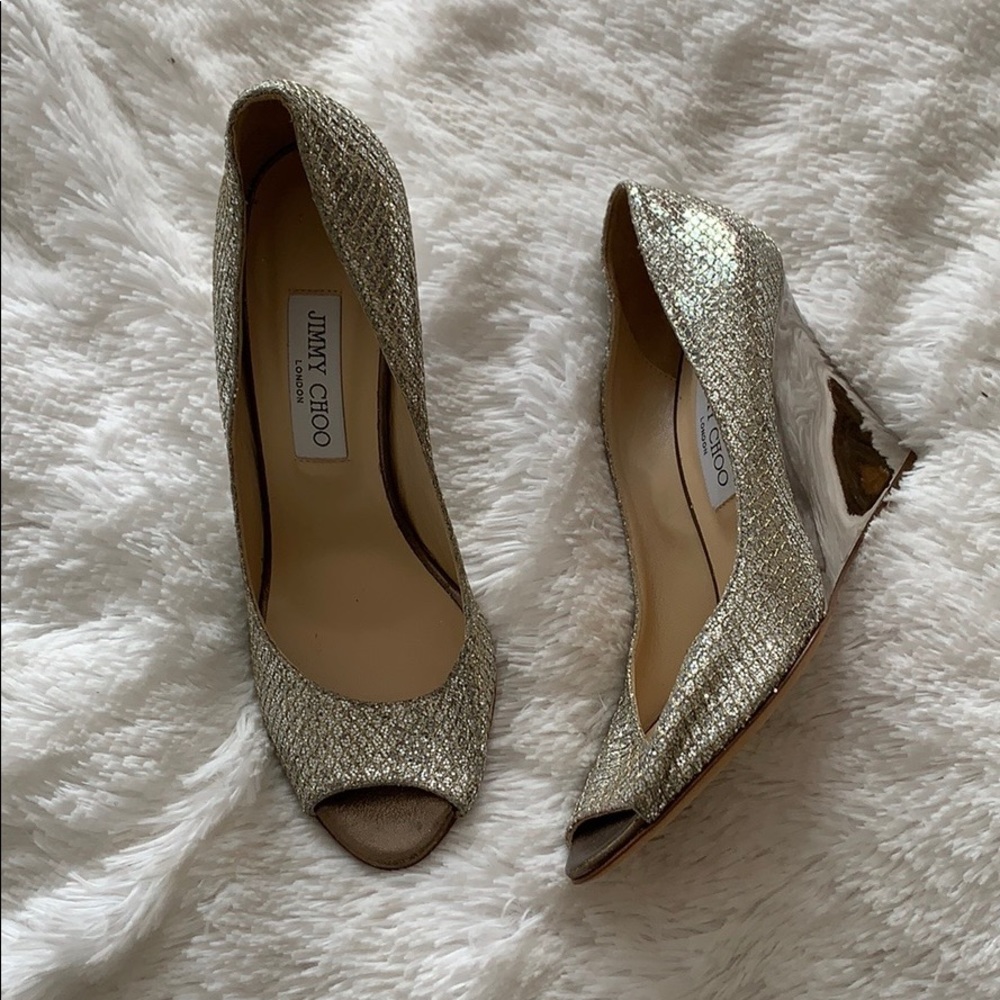 Beautiful champagne Jimmy Choo Wedge!! 39.5😍